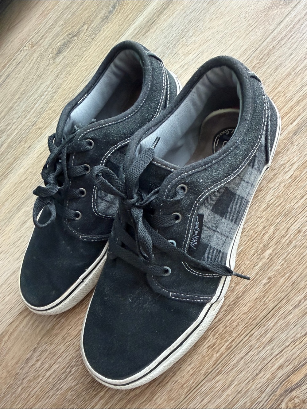 Tony Hawk black skate sneakers